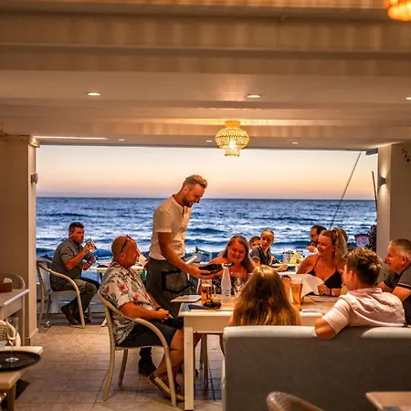 ゲストハウス Romantic Palace 4*